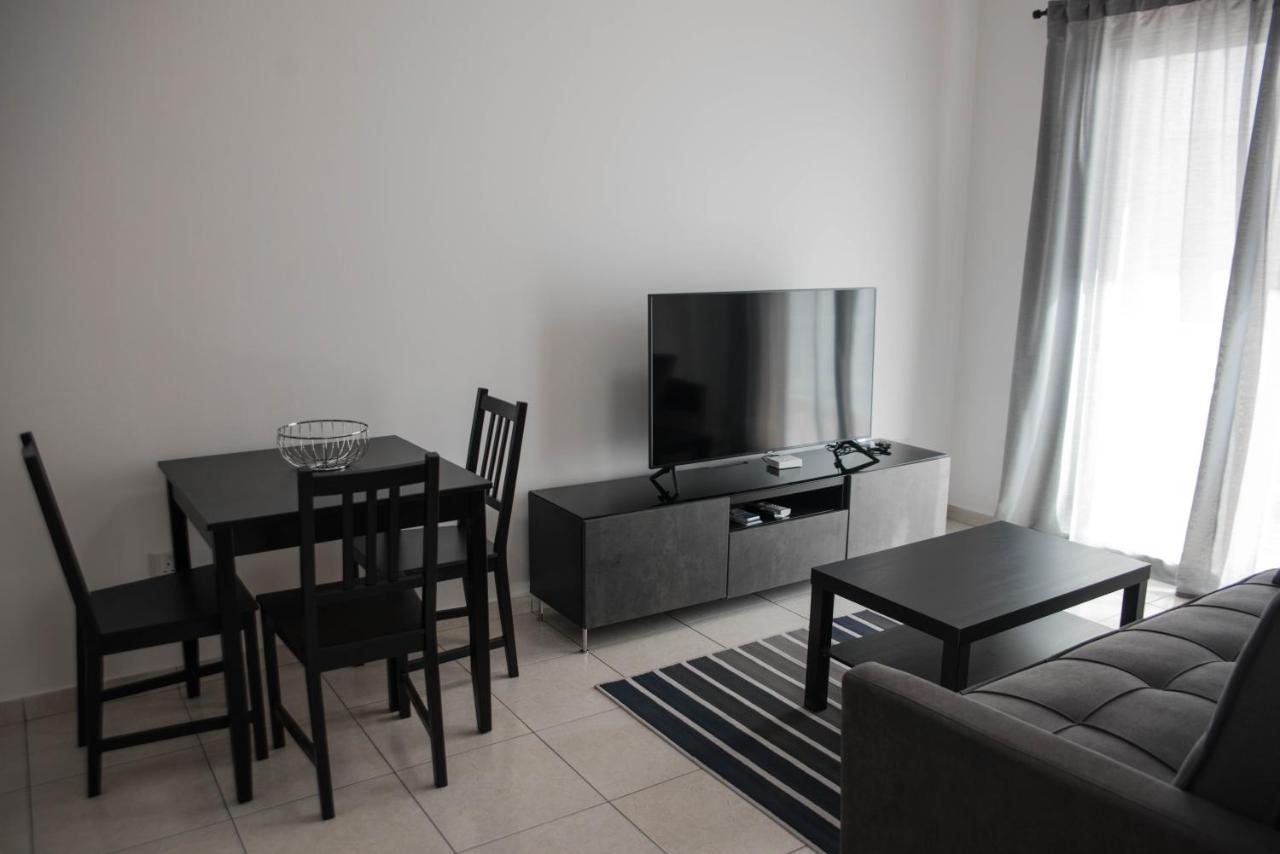 Renovated One Bedroom Apartment In Paphos With Pool Exteriör bild