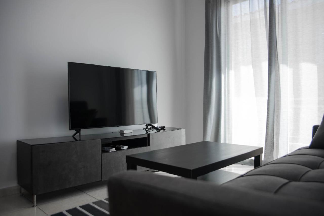 Renovated One Bedroom Apartment In Paphos With Pool Exteriör bild