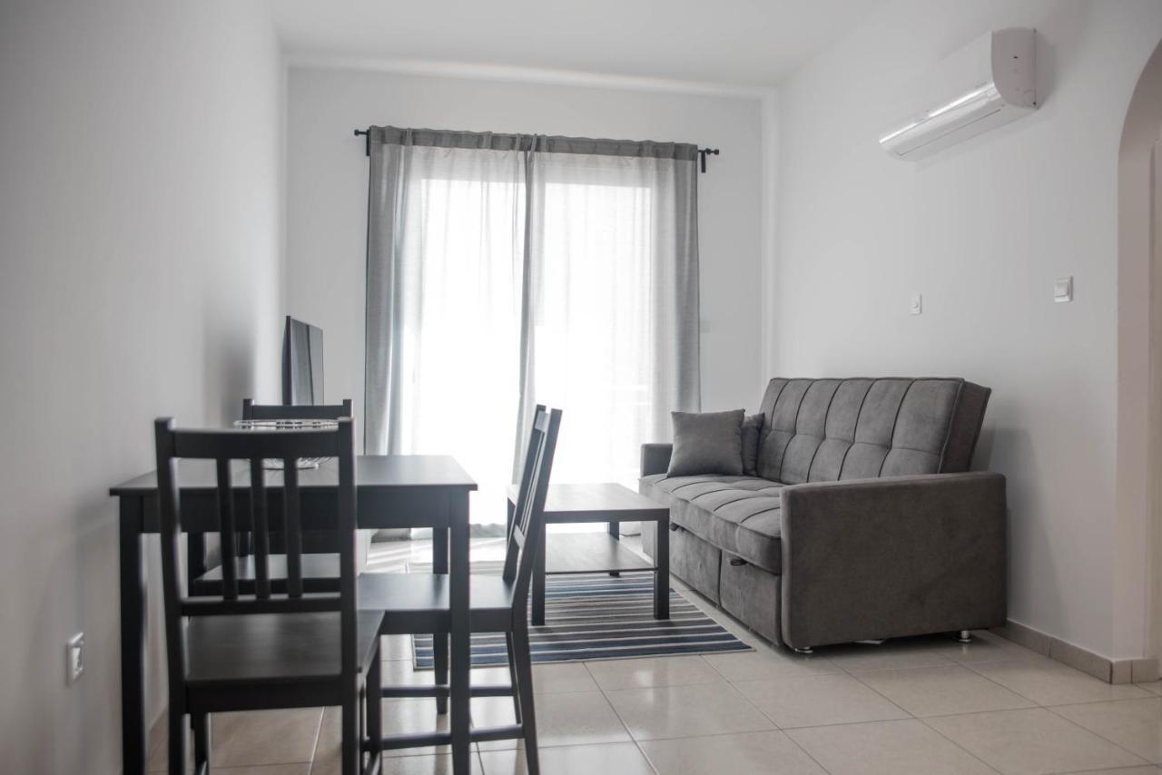 Renovated One Bedroom Apartment In Paphos With Pool Exteriör bild