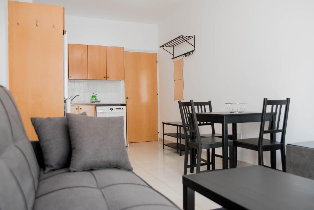 Renovated One Bedroom Apartment In Paphos With Pool Exteriör bild