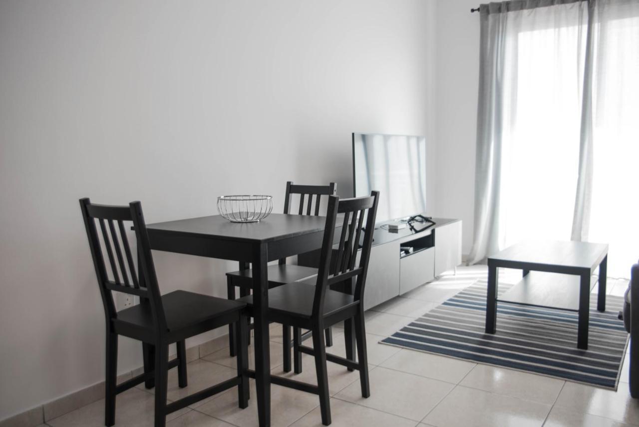 Renovated One Bedroom Apartment In Paphos With Pool Exteriör bild