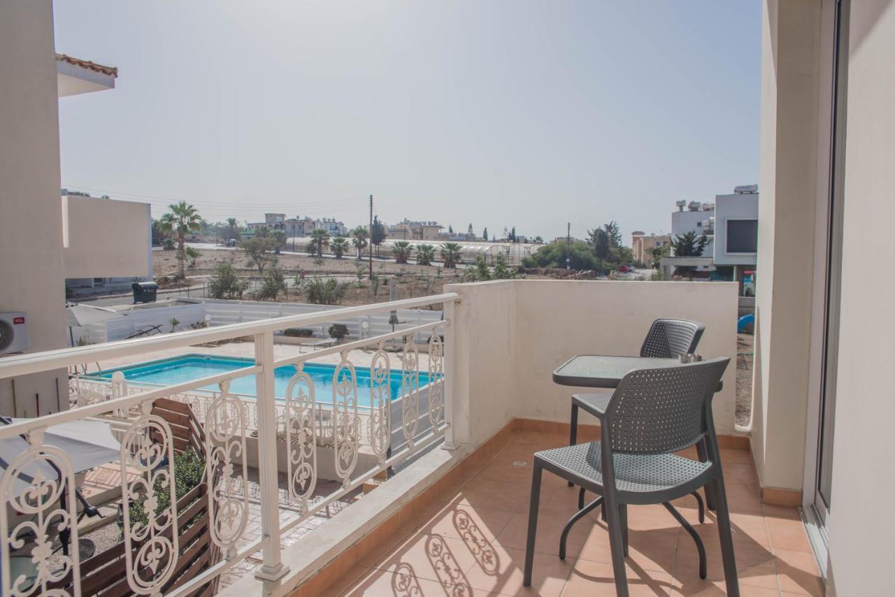 Renovated One Bedroom Apartment In Paphos With Pool Exteriör bild